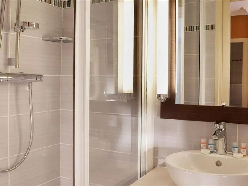 85 Saint Honore 3* Paris