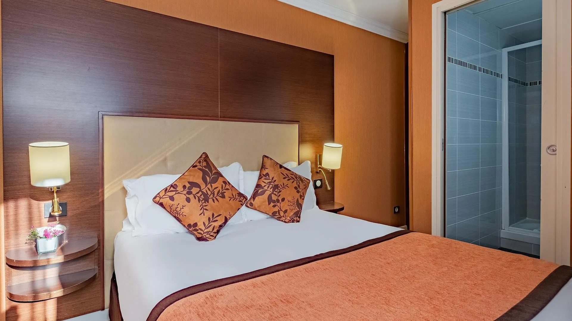 85 Saint Honore 3* Paris