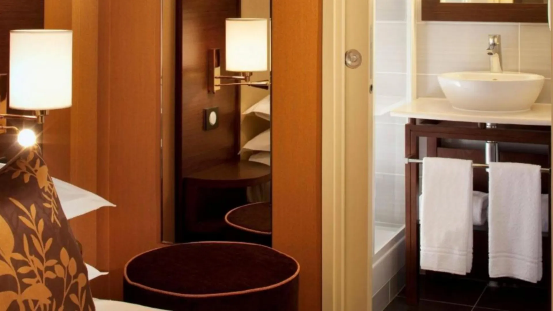 Hotel 85 Saint Honore Paris
