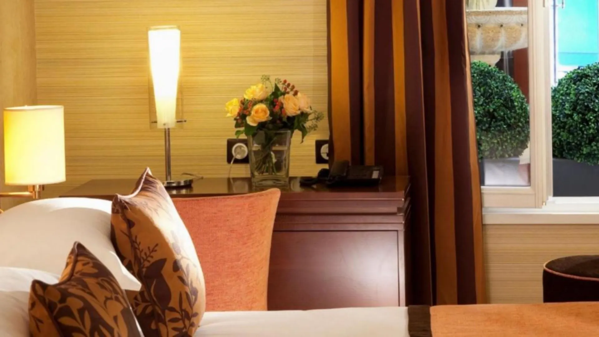 85 Saint Honore 3* Paris