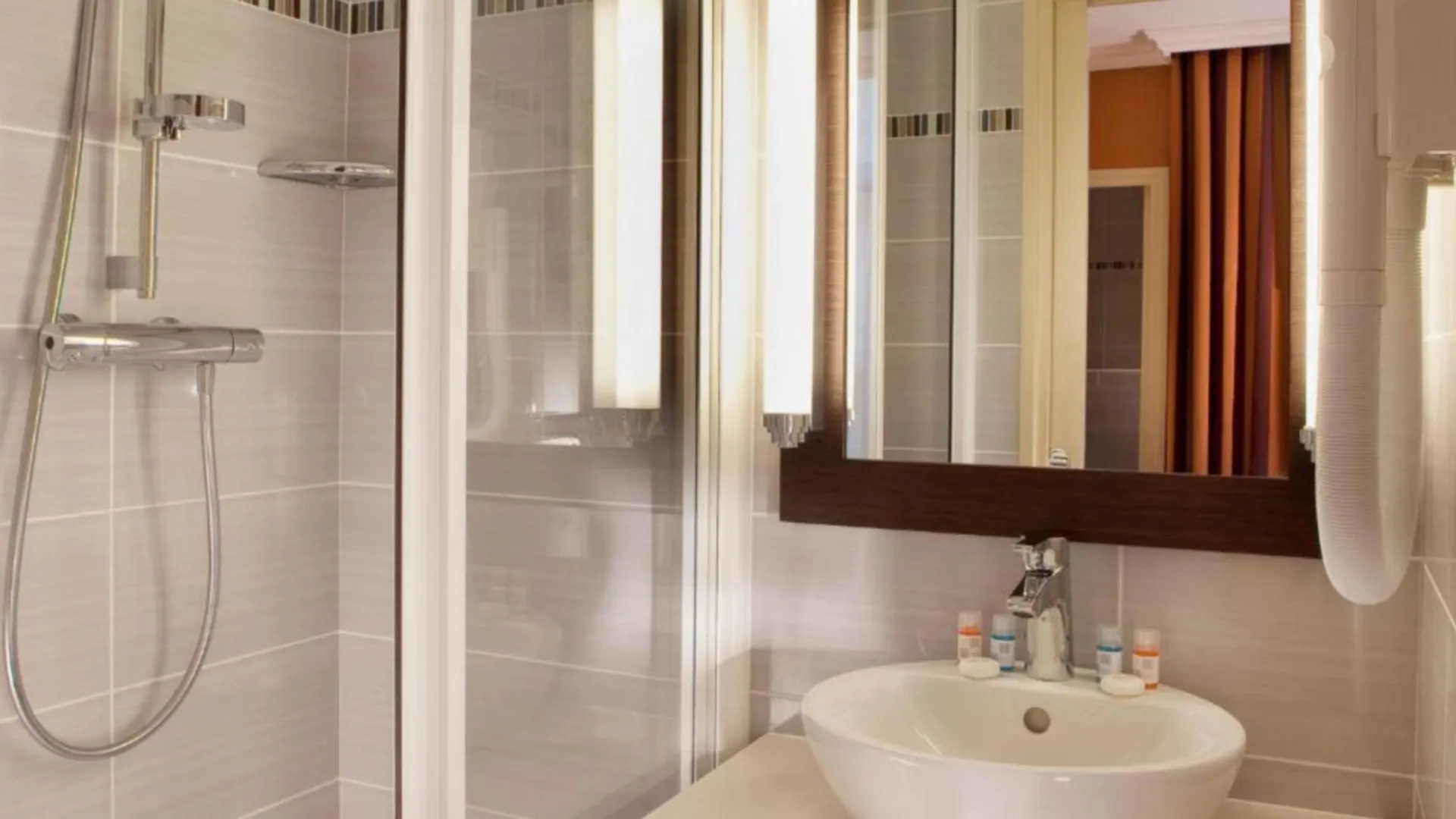 85 Saint Honore Hotell 3*